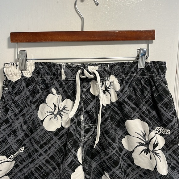 Hawaiian Floral Black and White Shorts - Picture 2 of 10